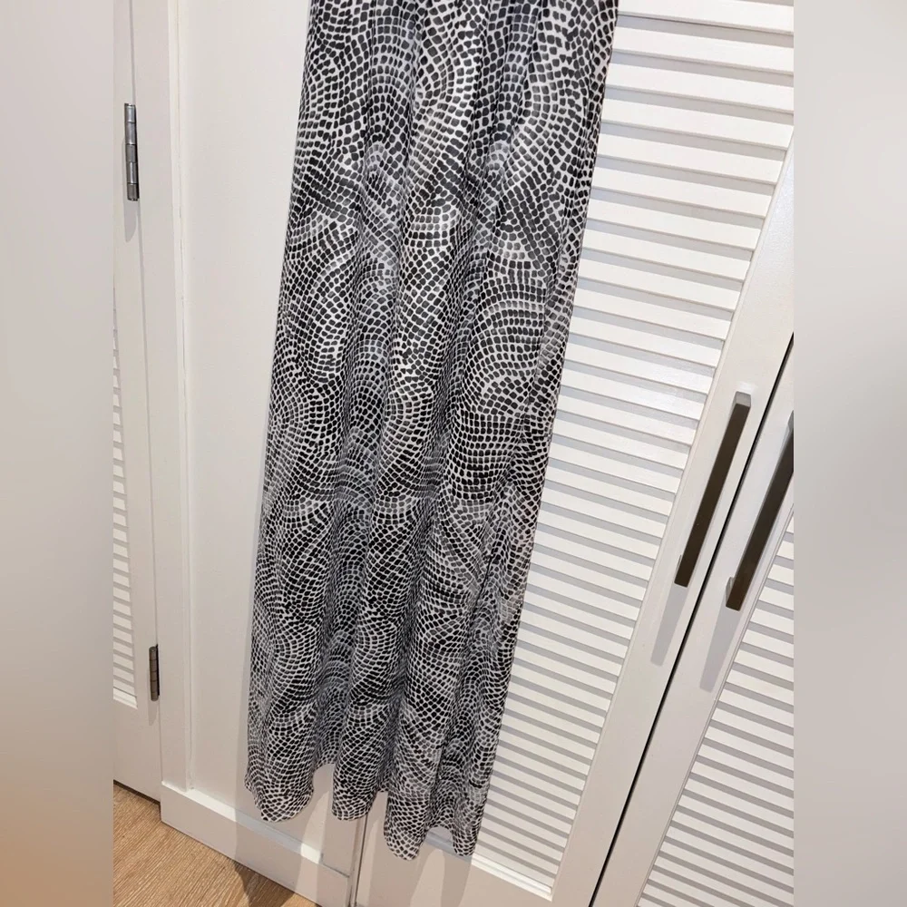 H&M Monochrome Patterned Maxi Dress - Picture 2 of 8
